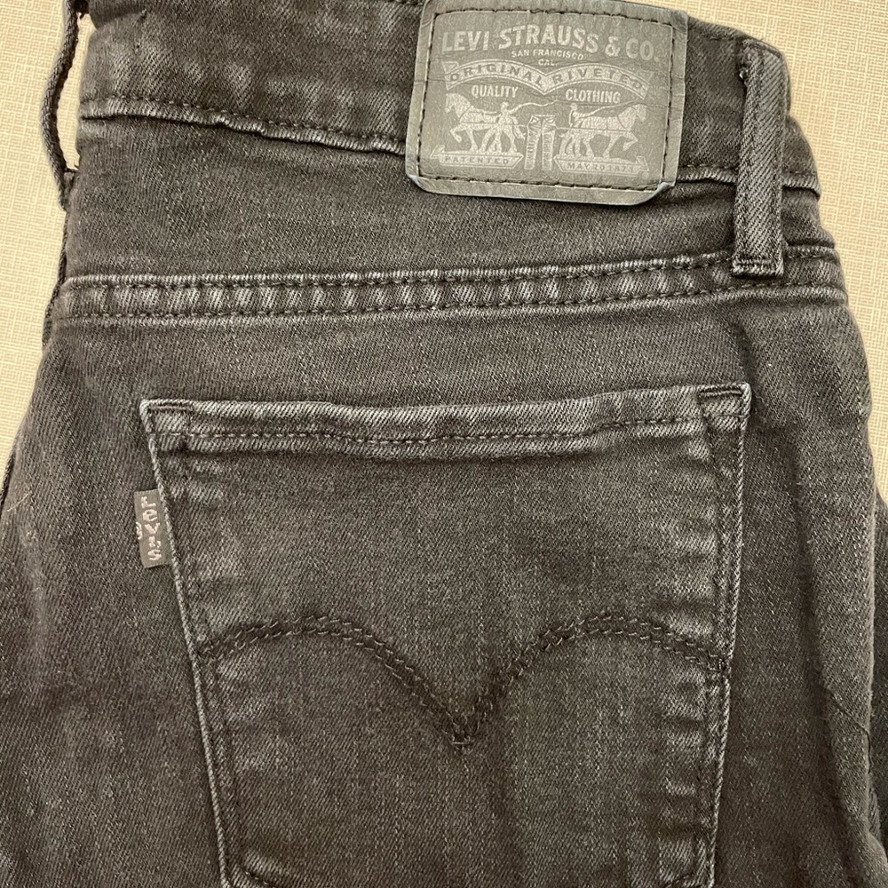 Levi’s 711 Skinny Black Ankle Jeans